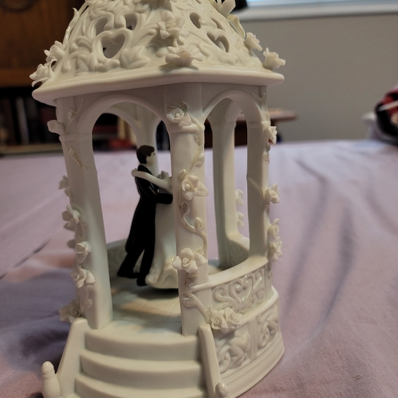 Wedding Couple in Gazebo - Picture 6 of 14